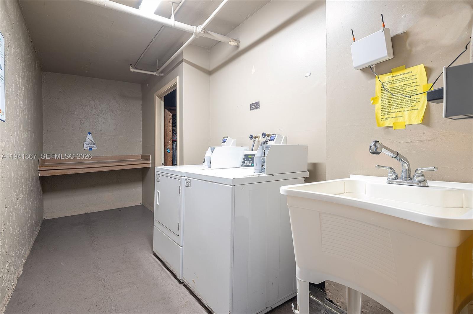 ROLLING HILLS GOLF - Residential