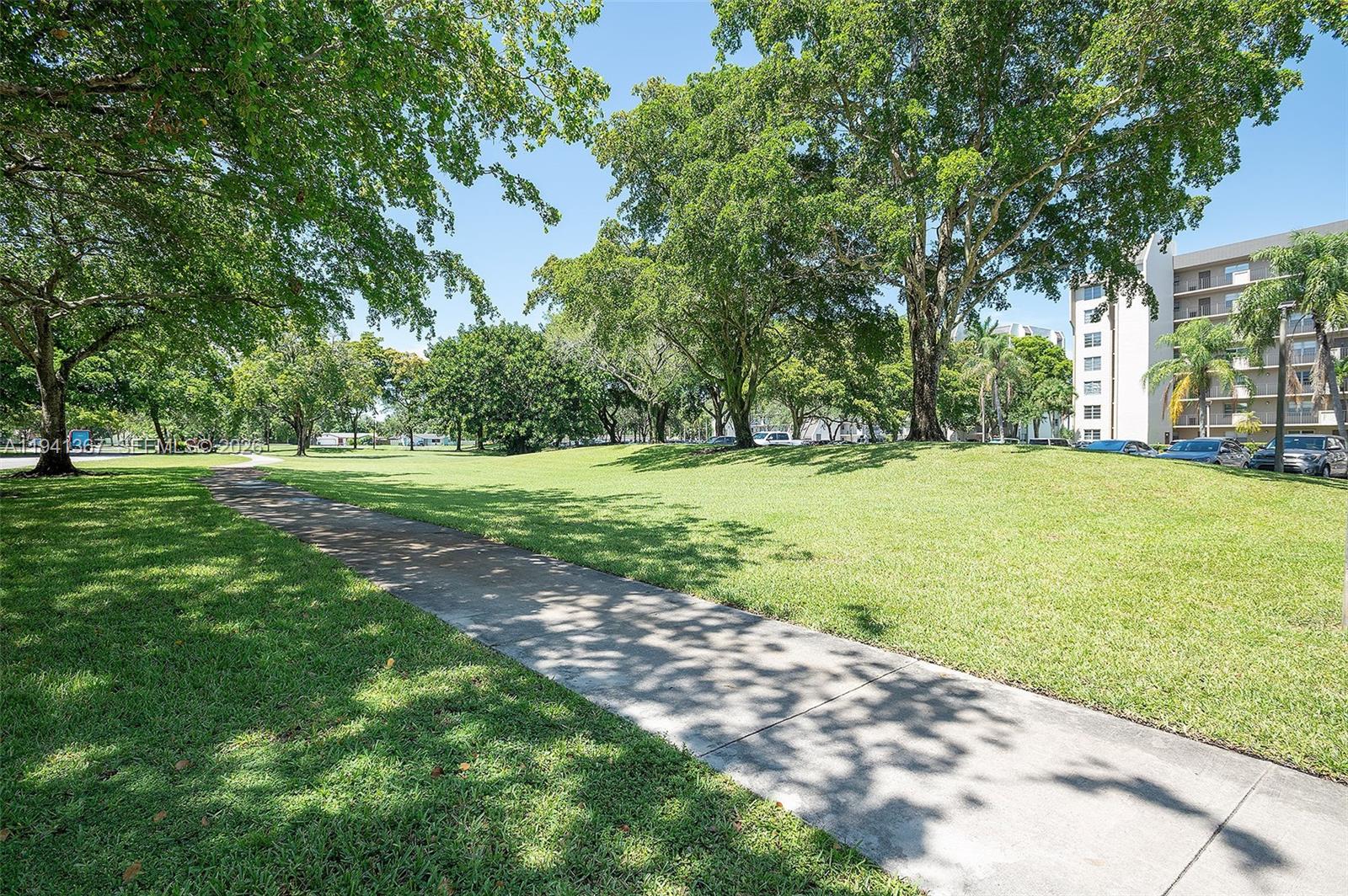 ROLLING HILLS GOLF - Residential