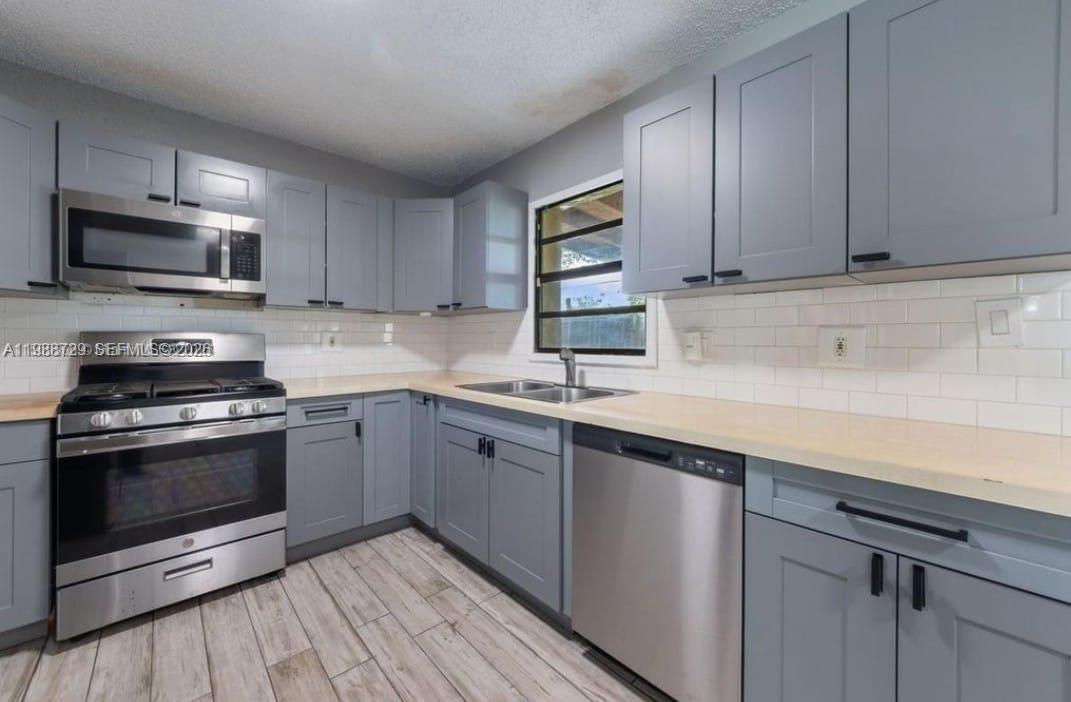 NORTH ANDREWS TERRACE FIR - Residential Lease