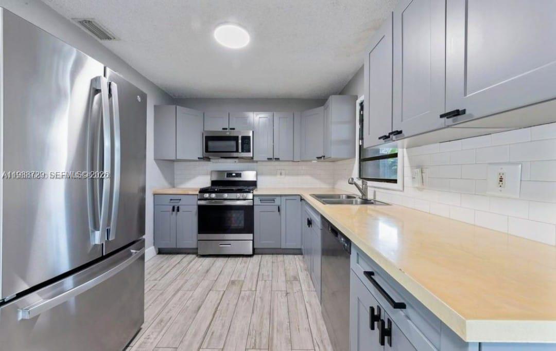 NORTH ANDREWS TERRACE FIR - Residential Lease