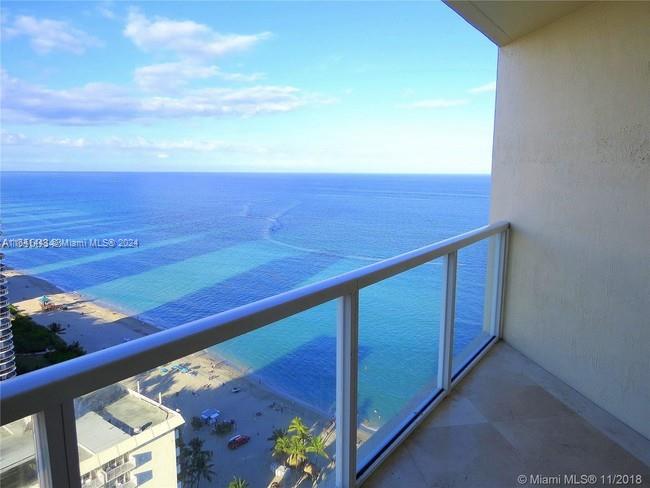 LA PERLA CONDO - Residential Lease