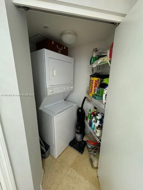 LA PERLA CONDO - Residential Lease