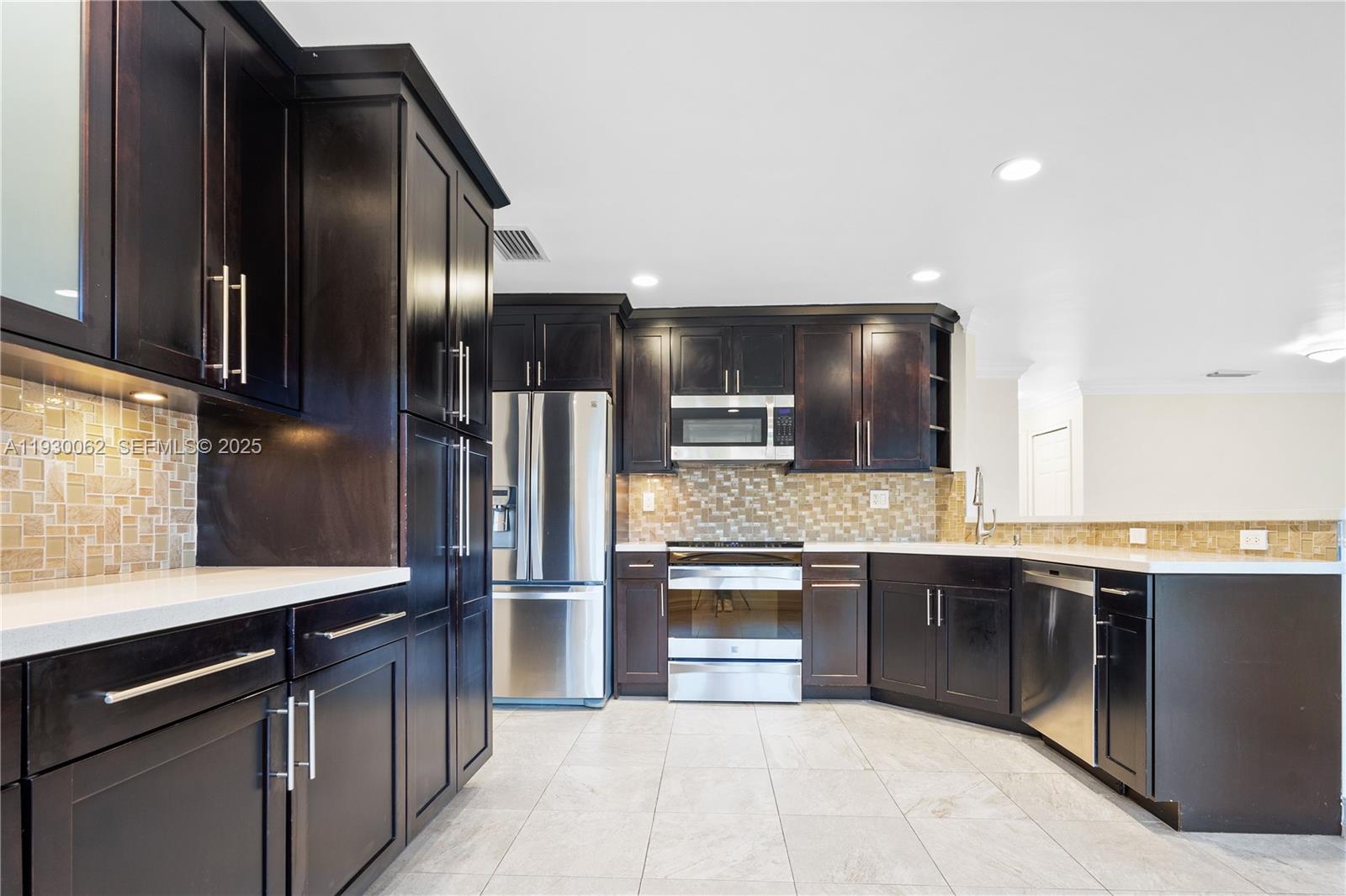 DORAL MEADOWS 1ST ADDN - Residential Lease