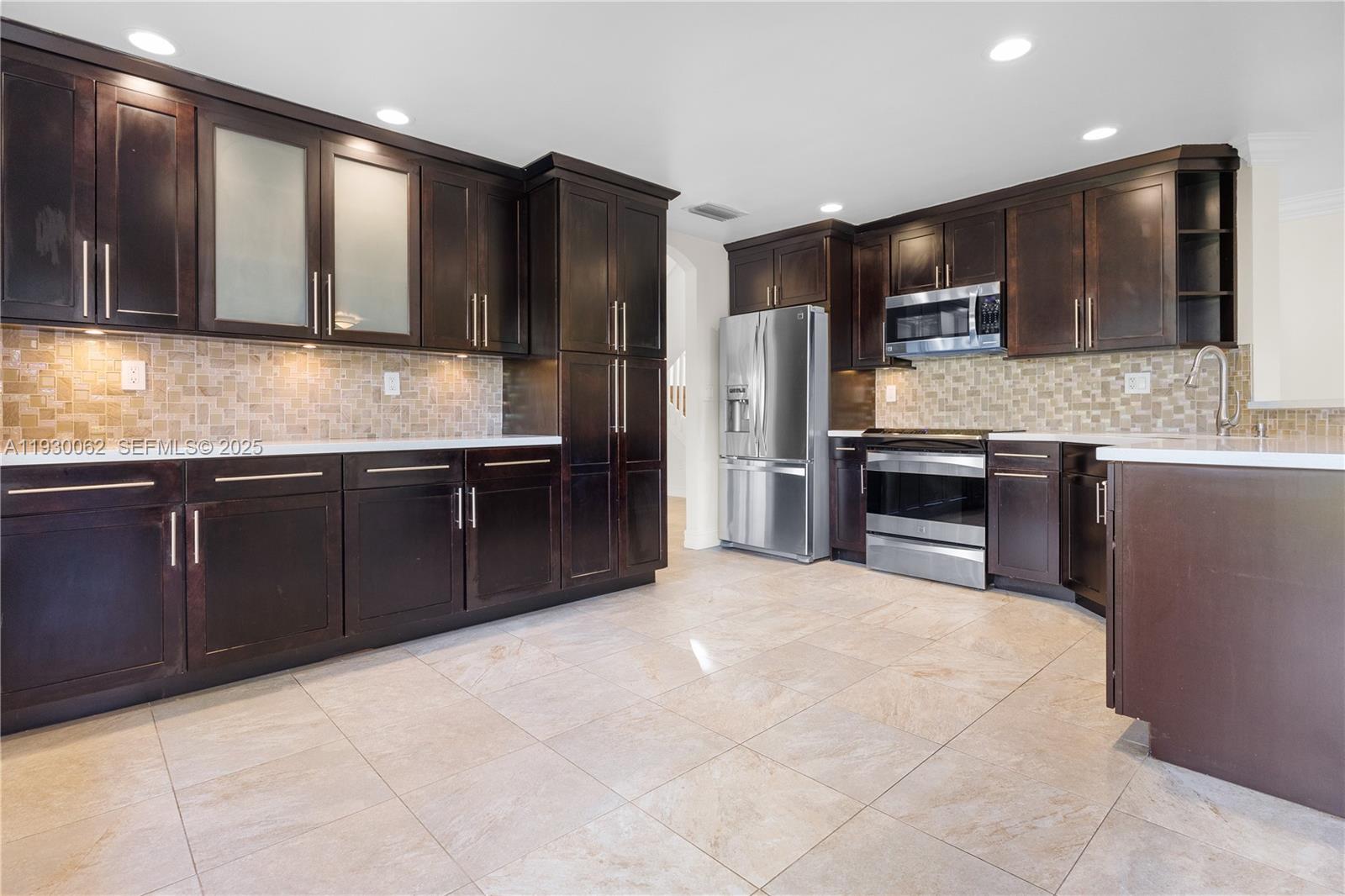 DORAL MEADOWS 1ST ADDN - Residential Lease