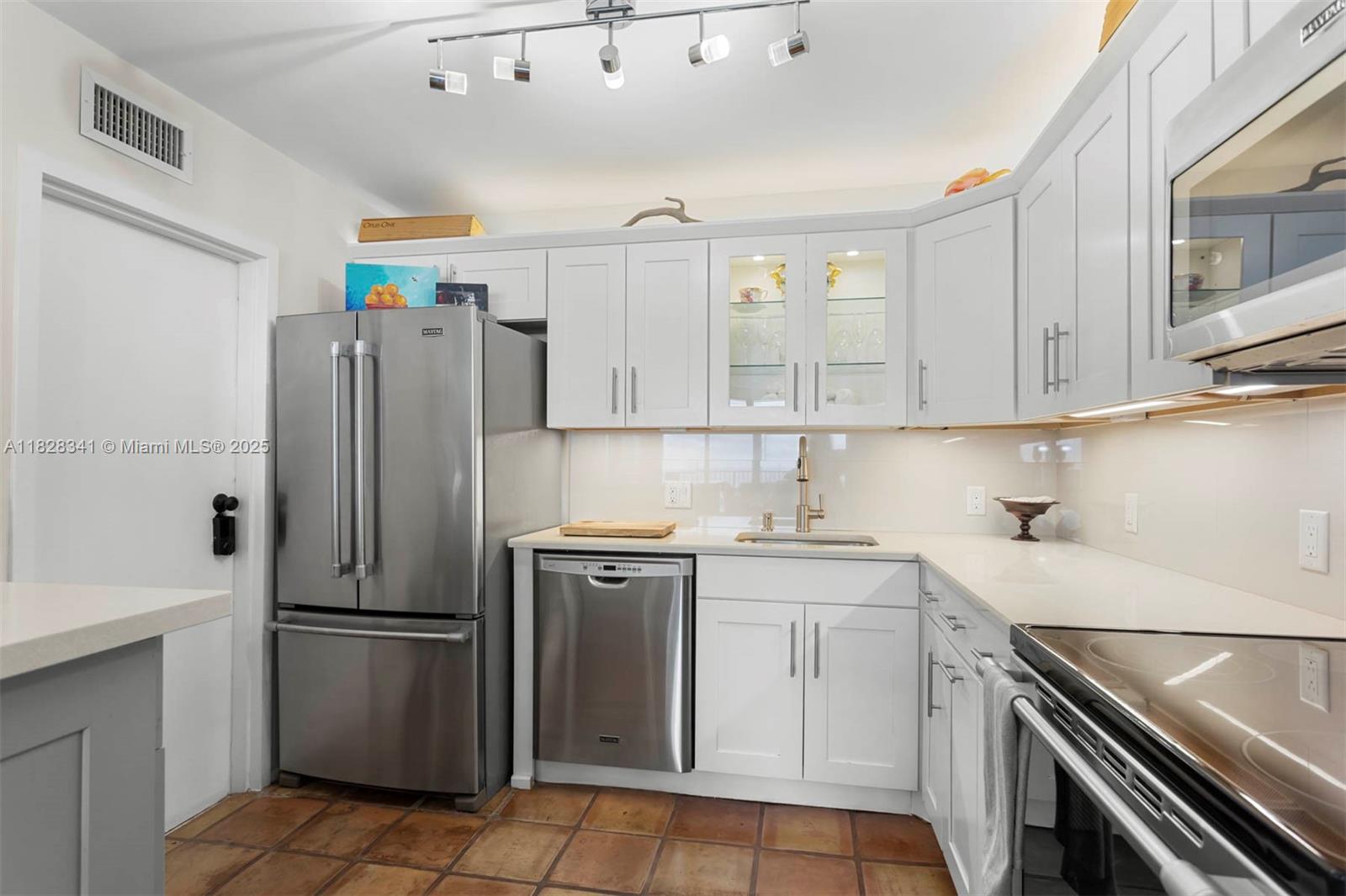 QUADOMAIN TOWER I AND IV - Residential Lease