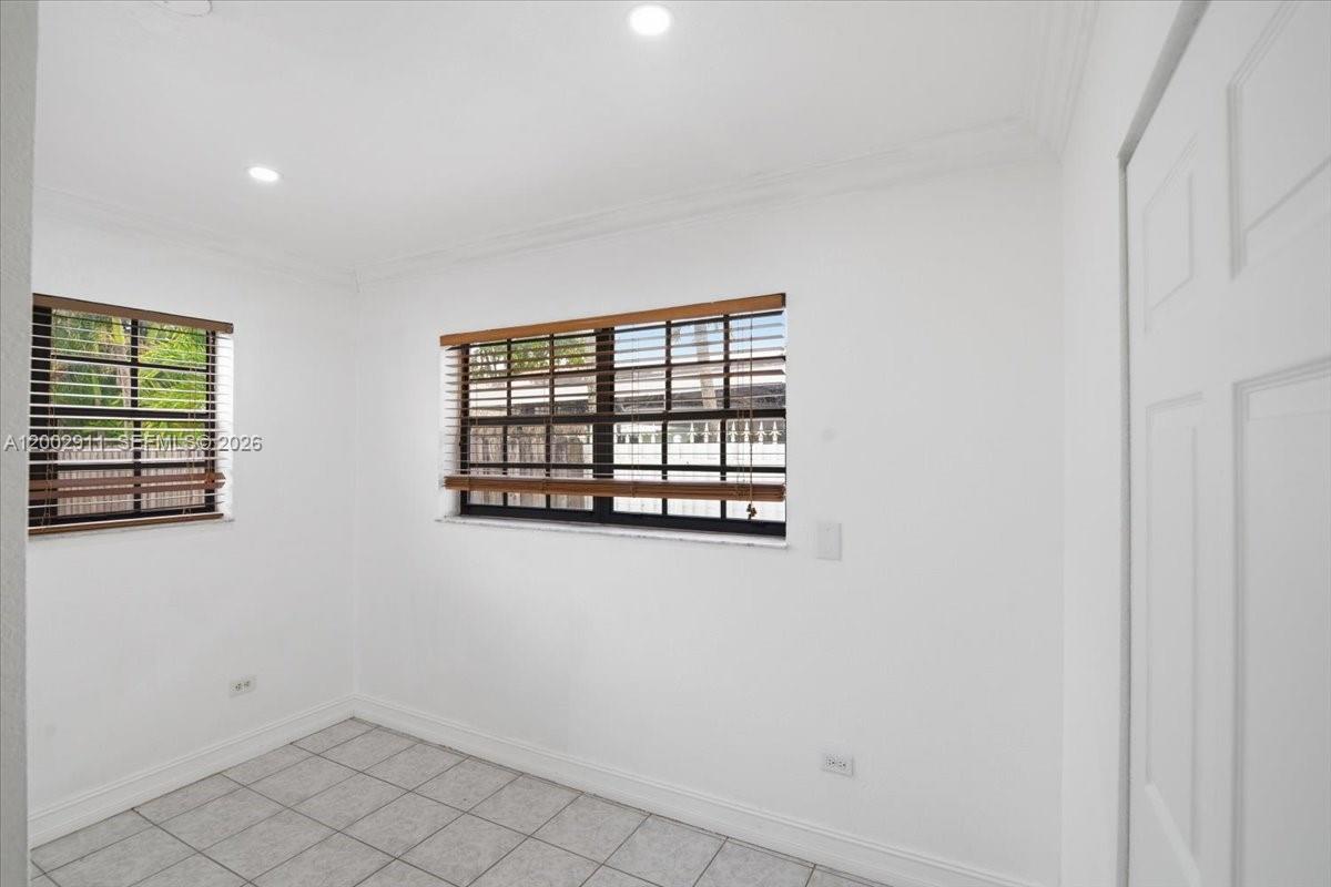 HIALEAH ESTATES - Residential