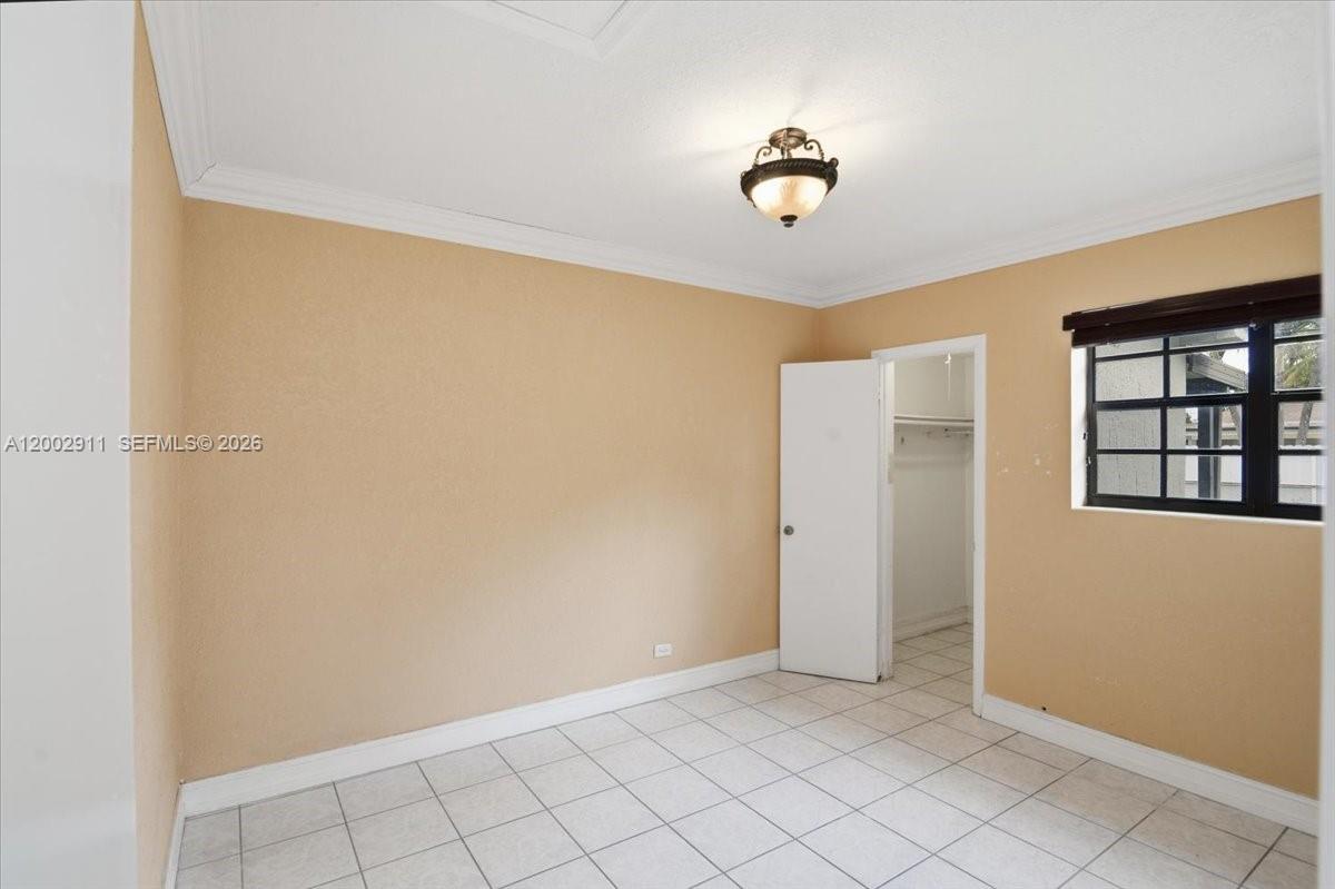 HIALEAH ESTATES - Residential