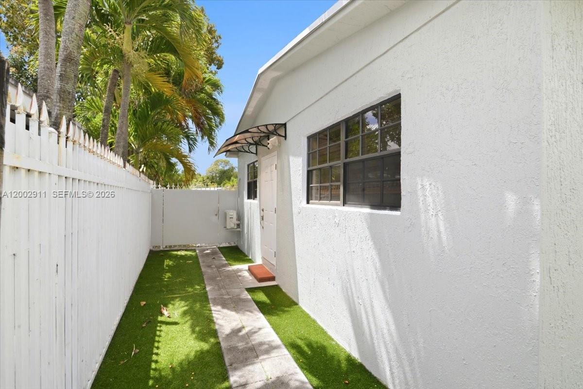 HIALEAH ESTATES - Residential