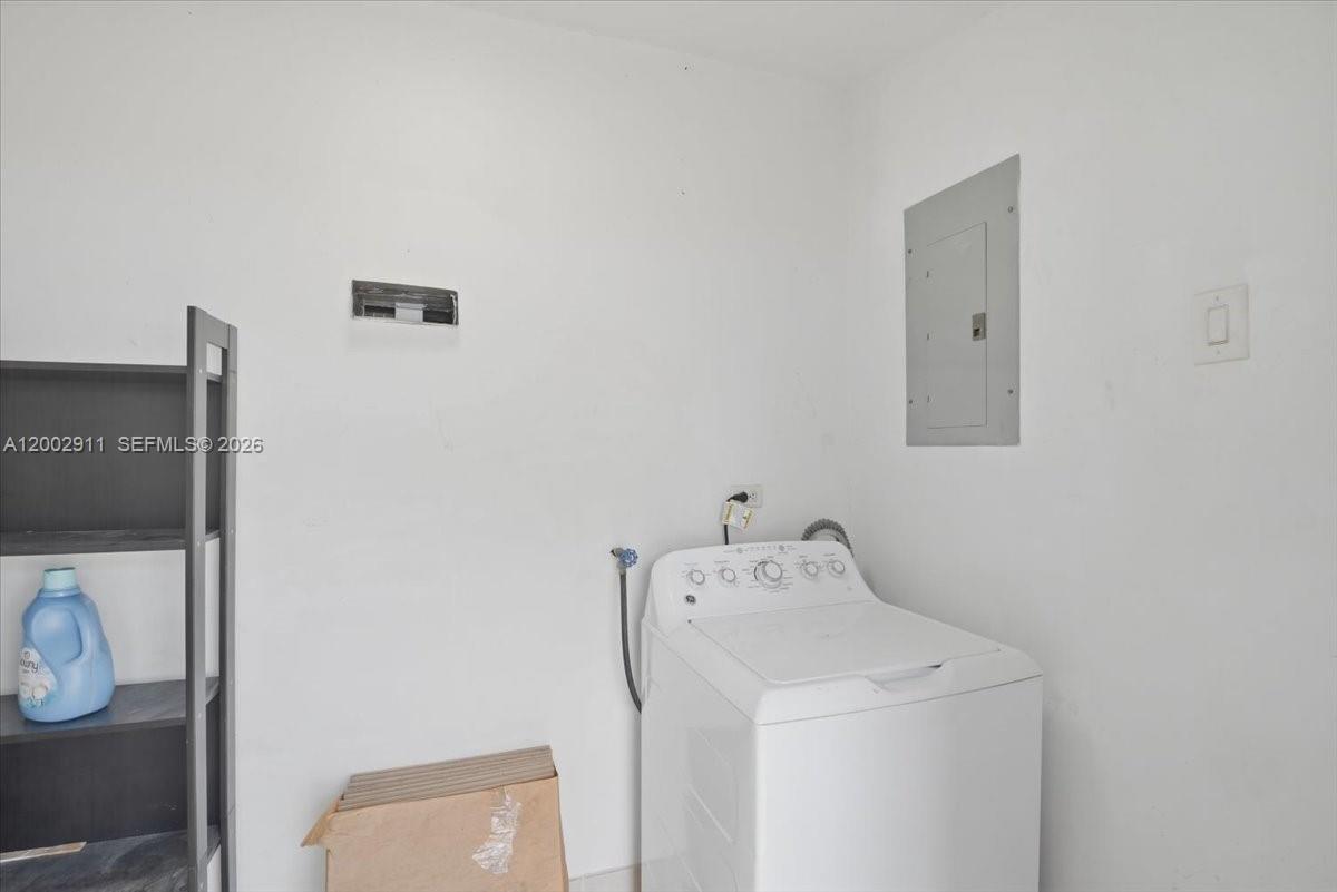 HIALEAH ESTATES - Residential