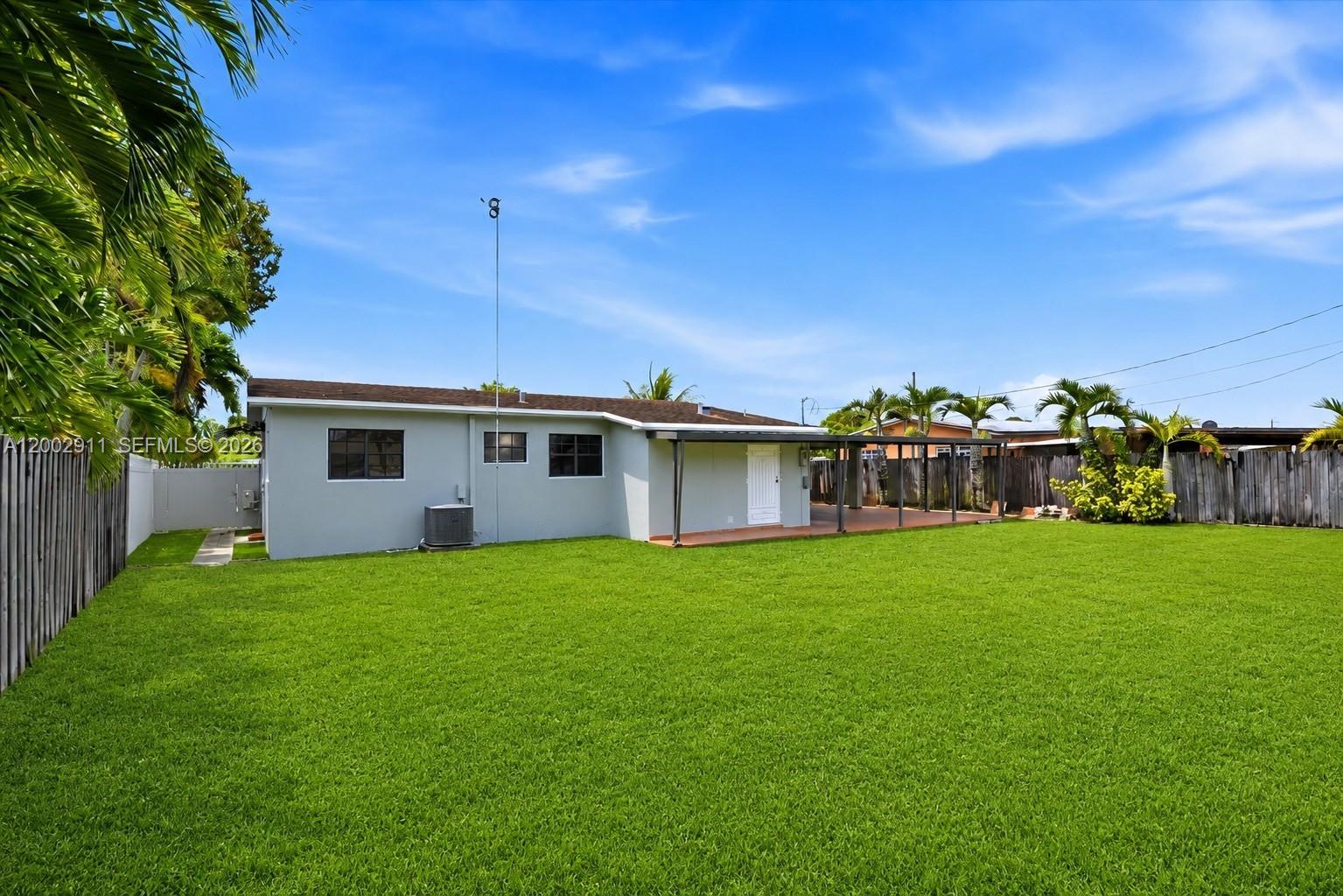 687 W 39th Pl