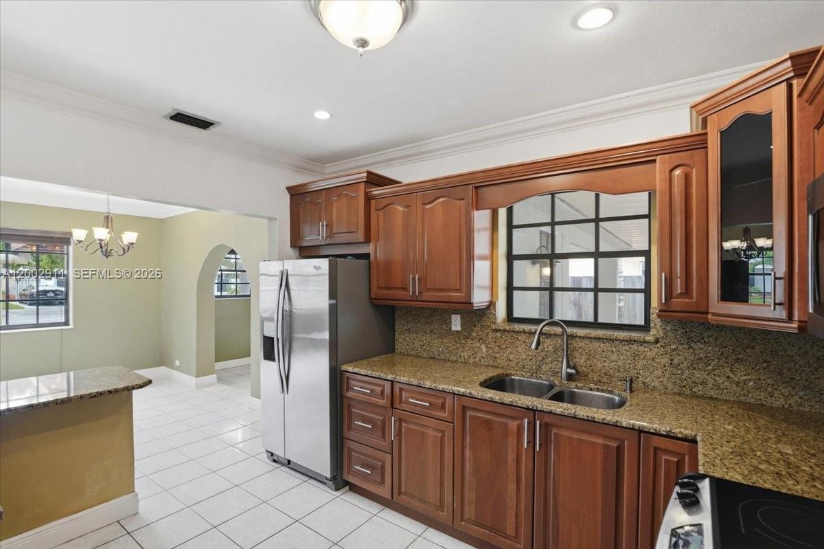 HIALEAH ESTATES - Residential