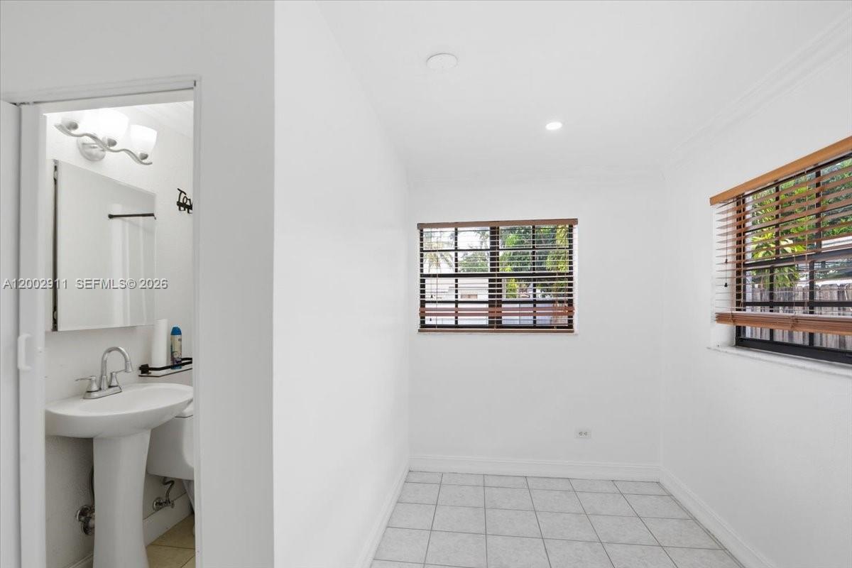 HIALEAH ESTATES - Residential