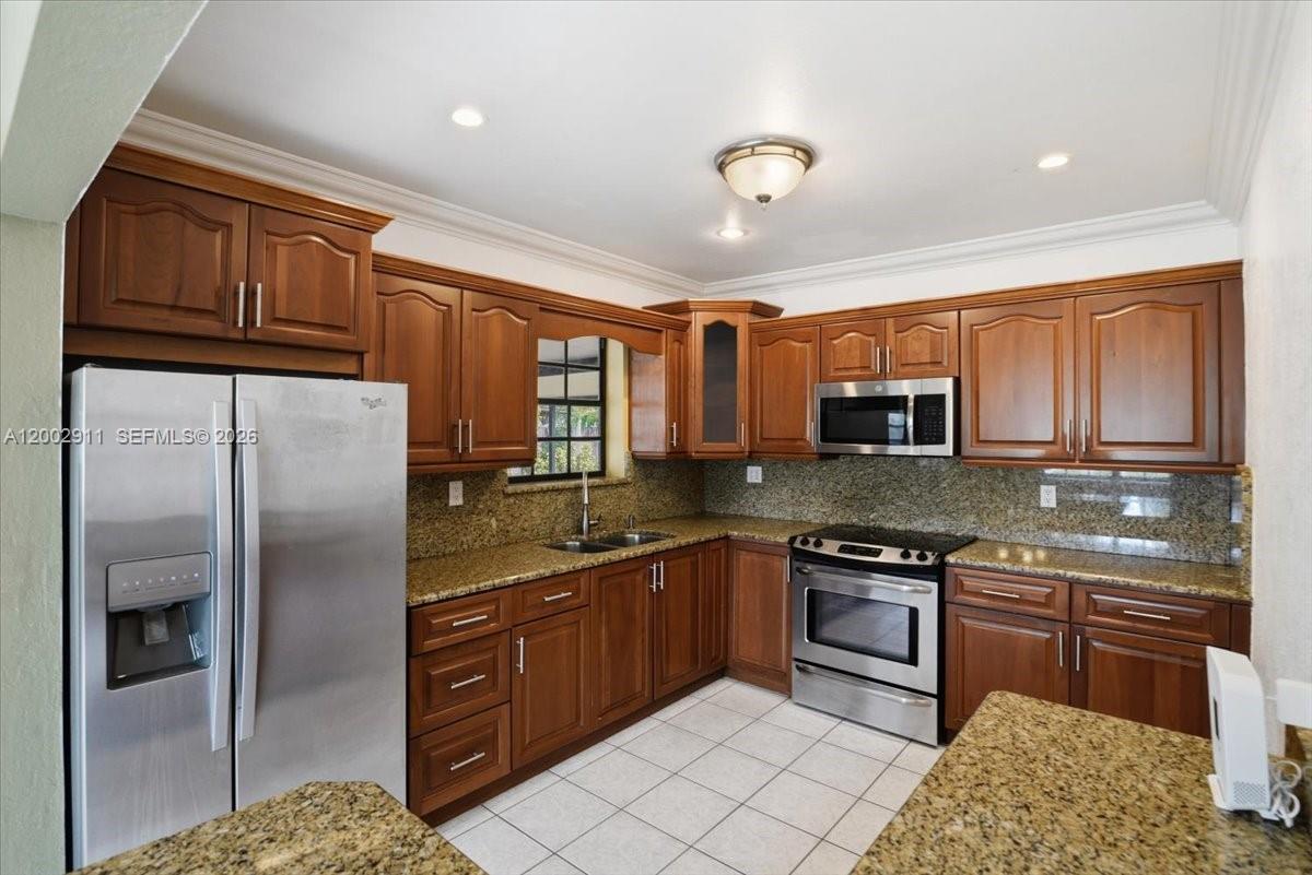 HIALEAH ESTATES - Residential