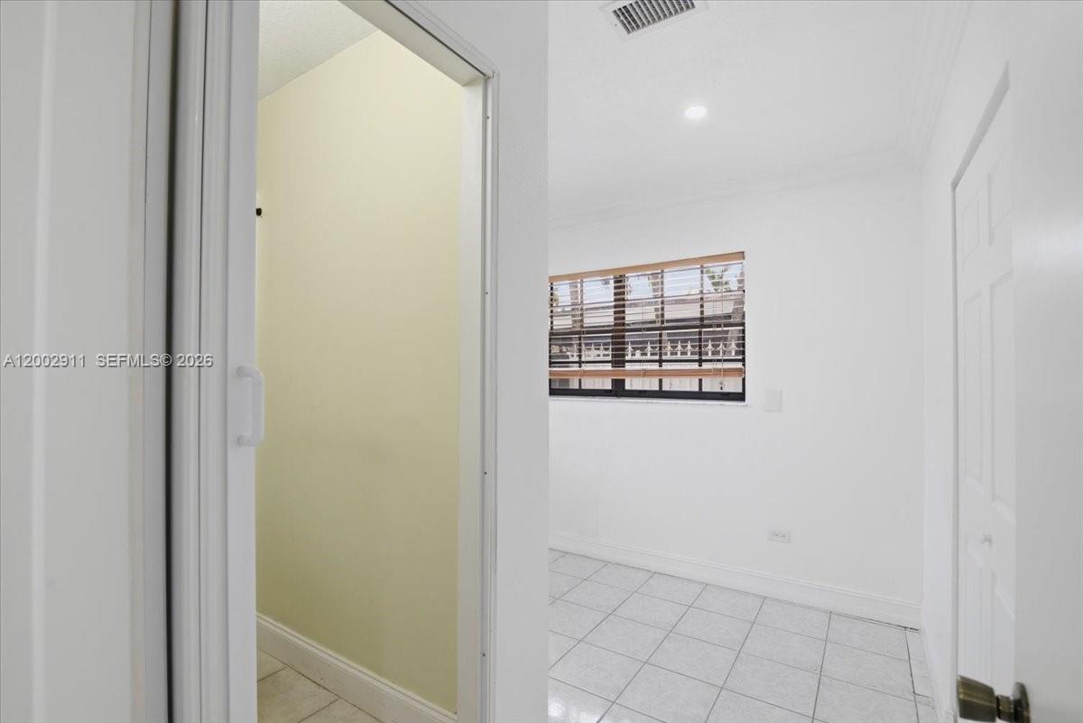 HIALEAH ESTATES - Residential