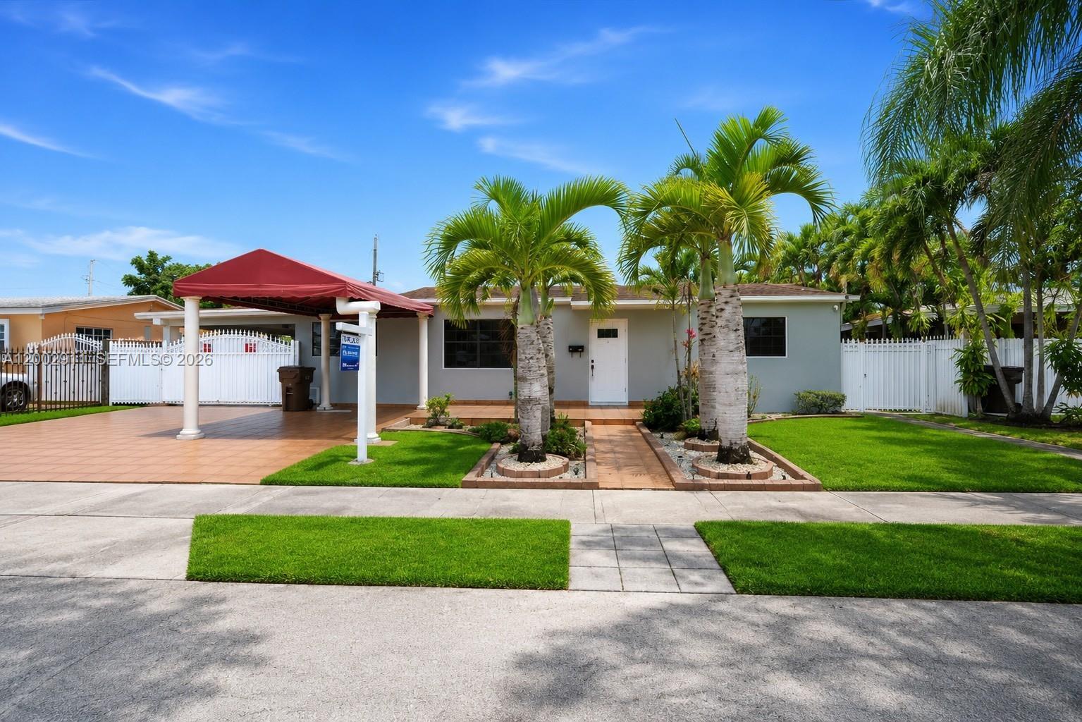 687 W 39th Pl