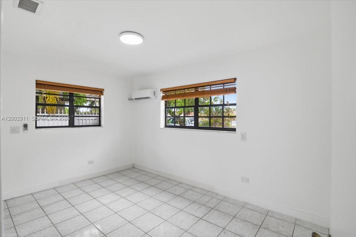 HIALEAH ESTATES - Residential