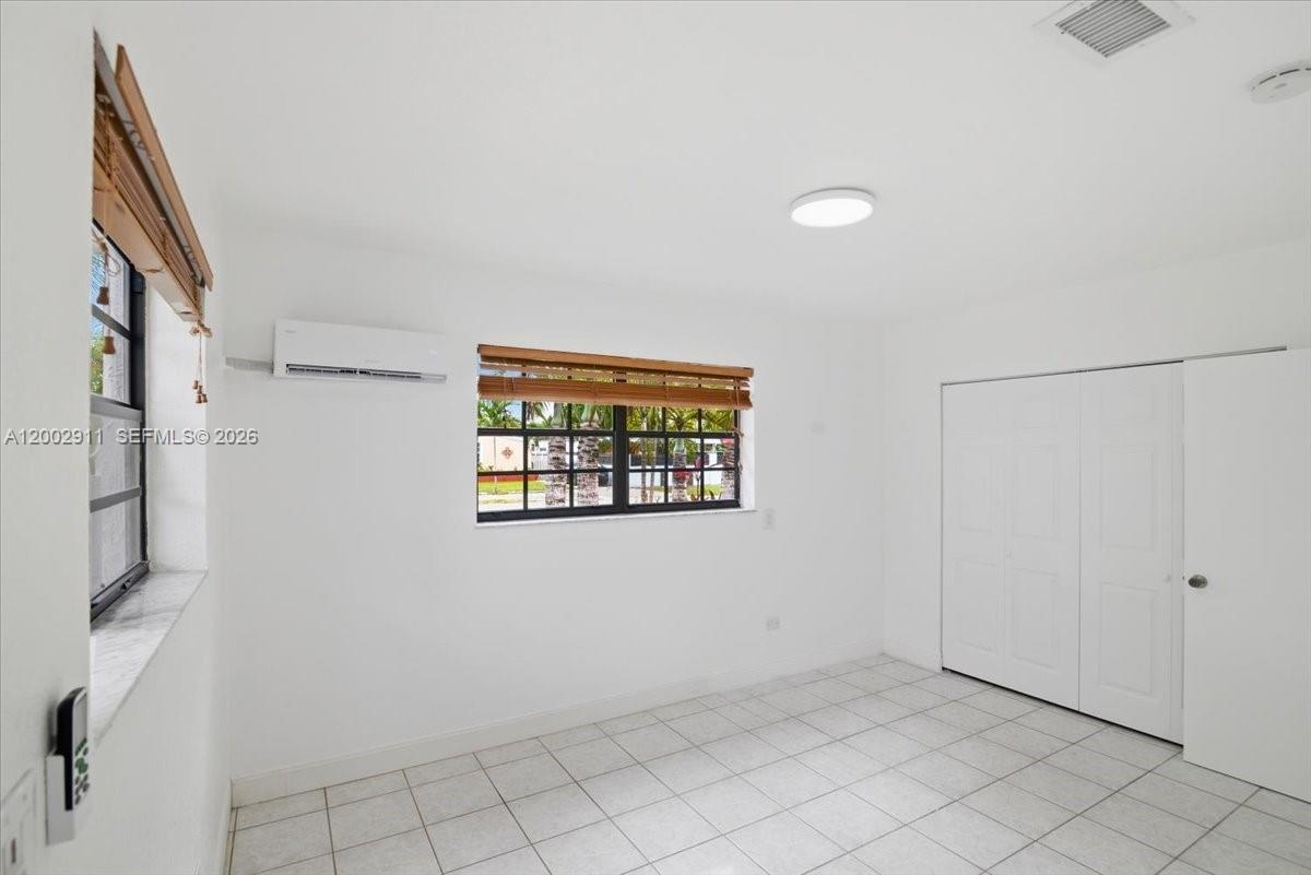 HIALEAH ESTATES - Residential