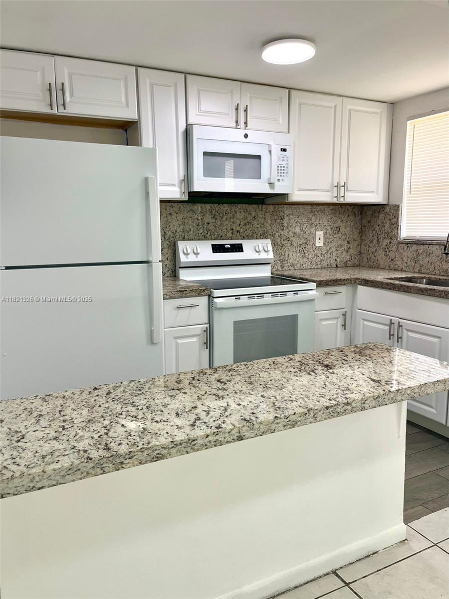 Rental Property at 830 Sw 74 Ter 2, North Lauderdale, Miami-Dade County, Florida - Bedrooms: 3 
Bathrooms: 2  - $2,295 MO.