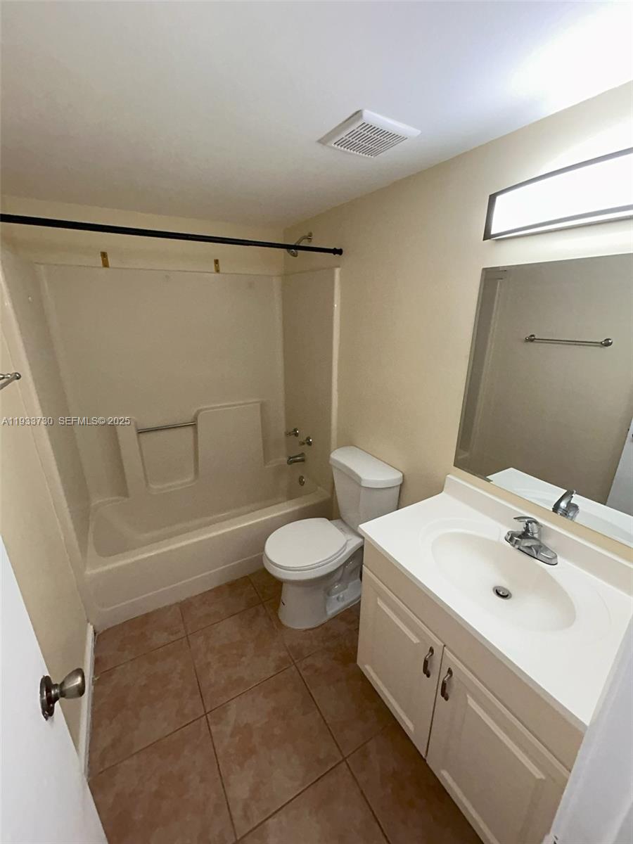 ROYALE GARDENS CONDO - Residential Lease