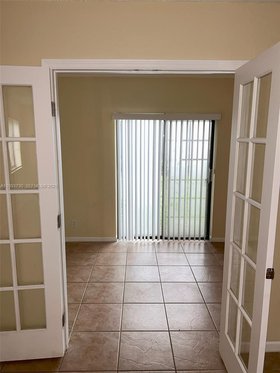 ROYALE GARDENS CONDO - Residential Lease