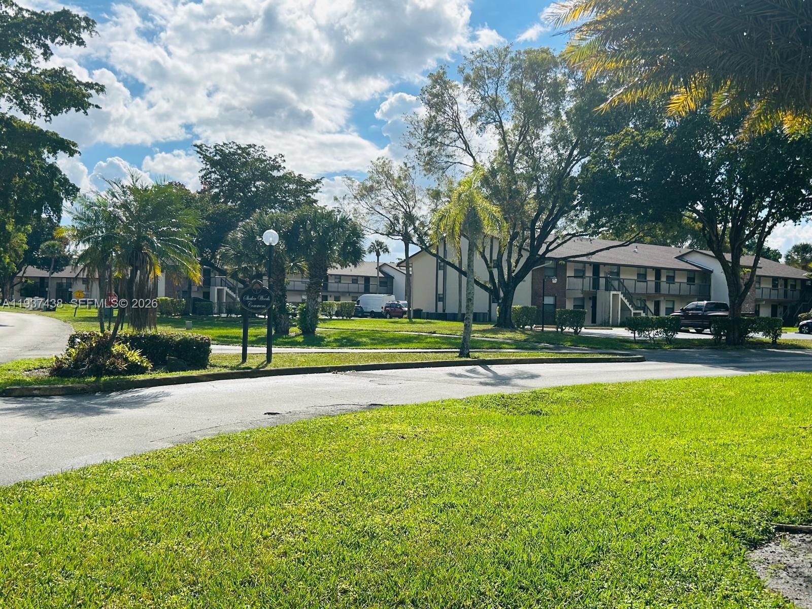 SHAKER WOODS VILLAGE - Residential