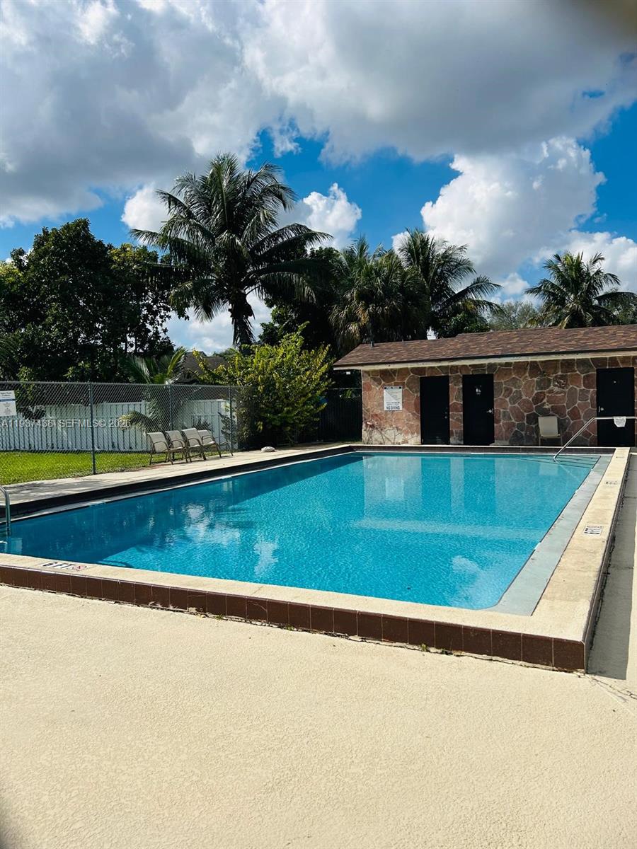 SHAKER WOODS VILLAGE - Residential