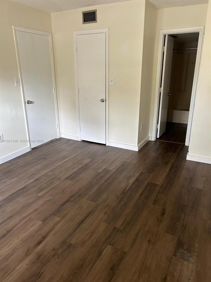 SHAKER WOODS VILLAGE - Residential