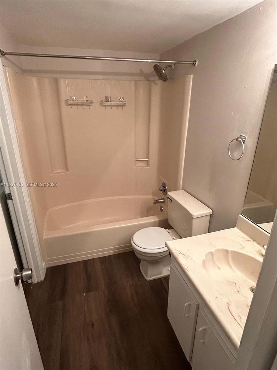 SHAKER WOODS VILLAGE - Residential