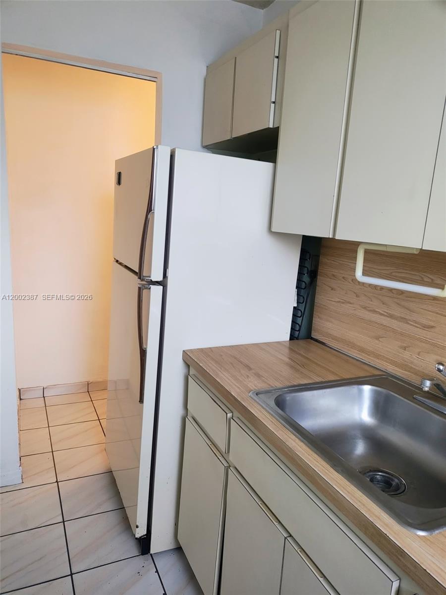 TAMIAMI HIGHLANDS - Residential Lease