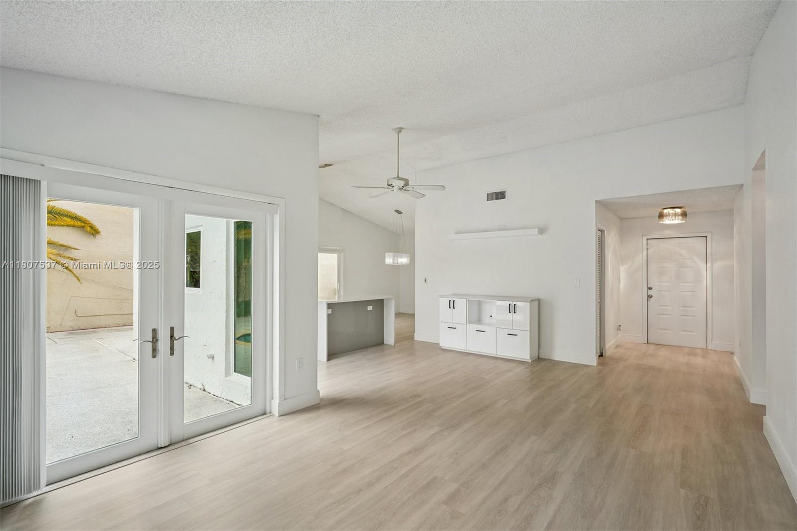 731 Briarwood Ter