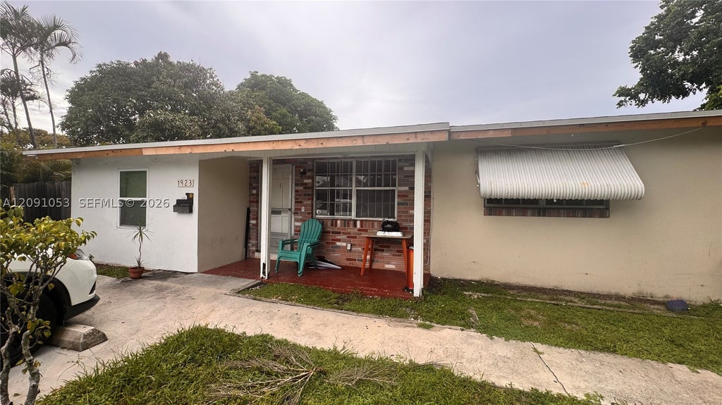 Photo of 1923 Roosevelt St #4, Hollywood, FL 33020 (MLS # A12091053)