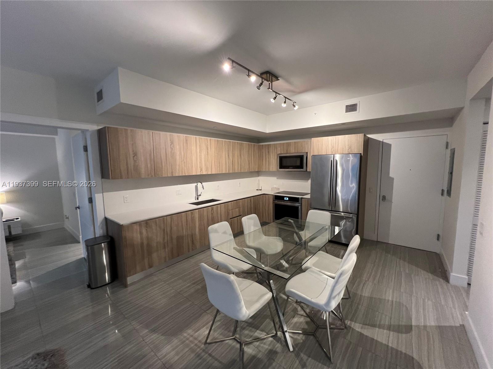 2960 NE 207th St 709