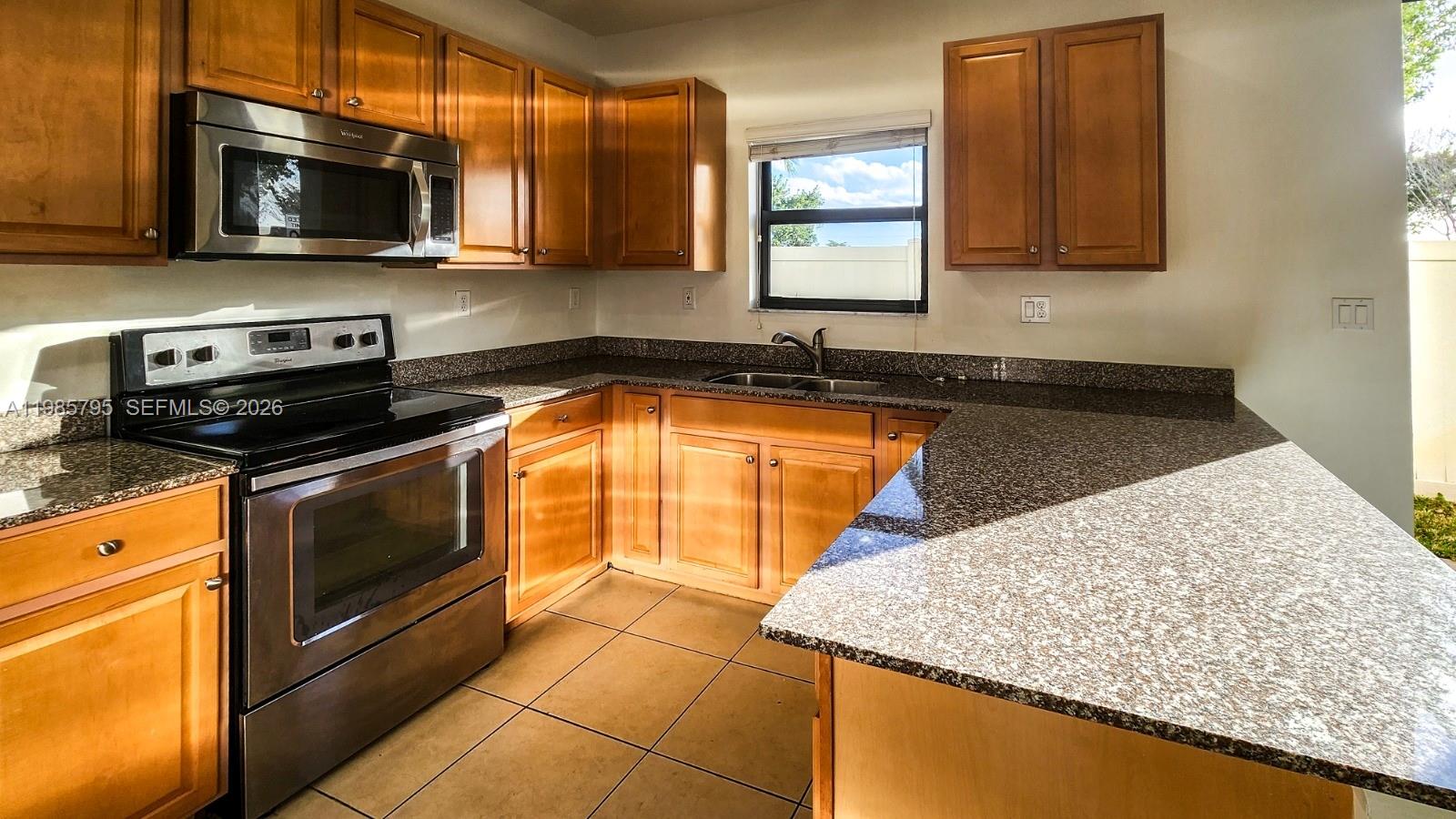 CHAMPION LAKES - Residential Lease