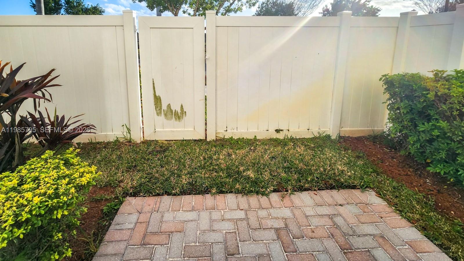 CHAMPION LAKES - Residential Lease