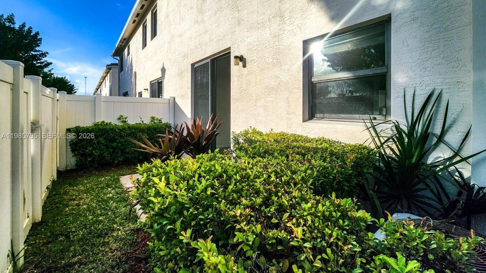 CHAMPION LAKES - Residential Lease