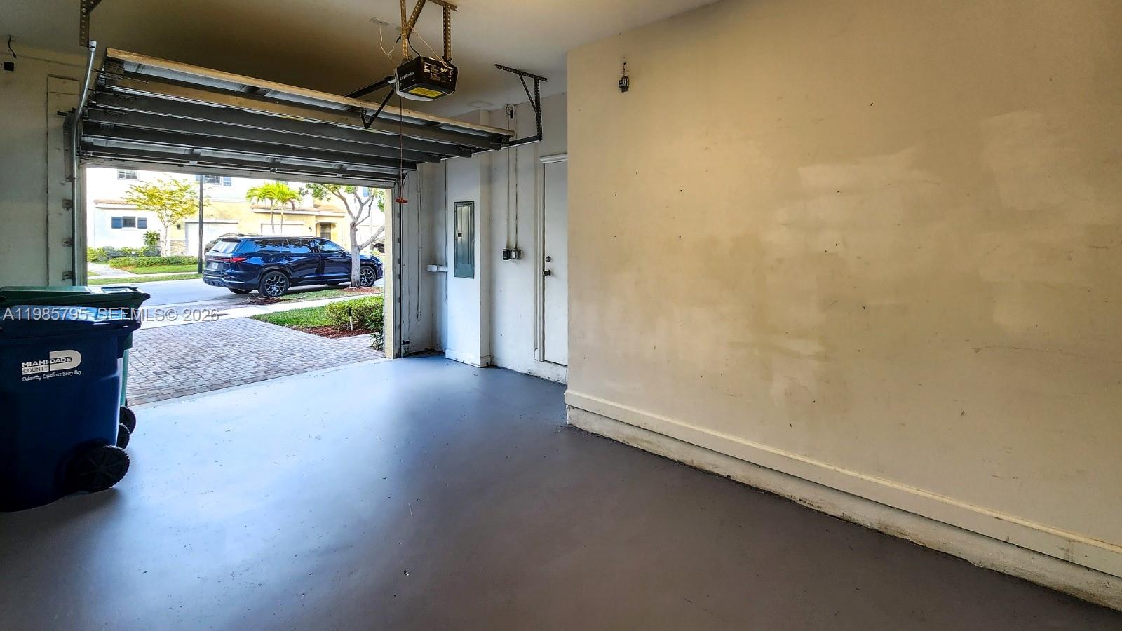 CHAMPION LAKES - Residential Lease