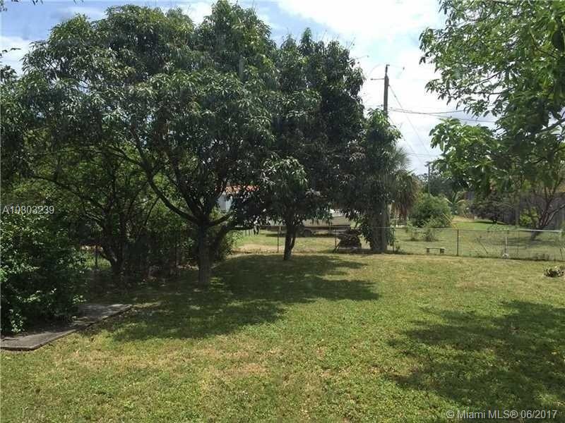HOLLYWOOD LITTLE RANCHES - Residential Lease
