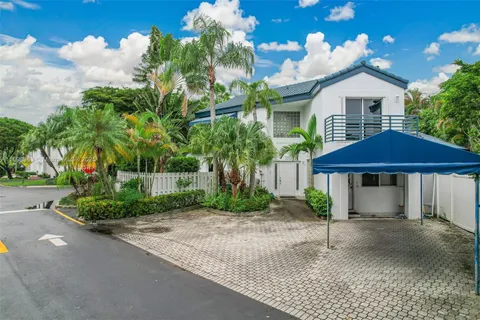 250 NE 212th St, Miami, FL 33179 - MLS#: A11696883