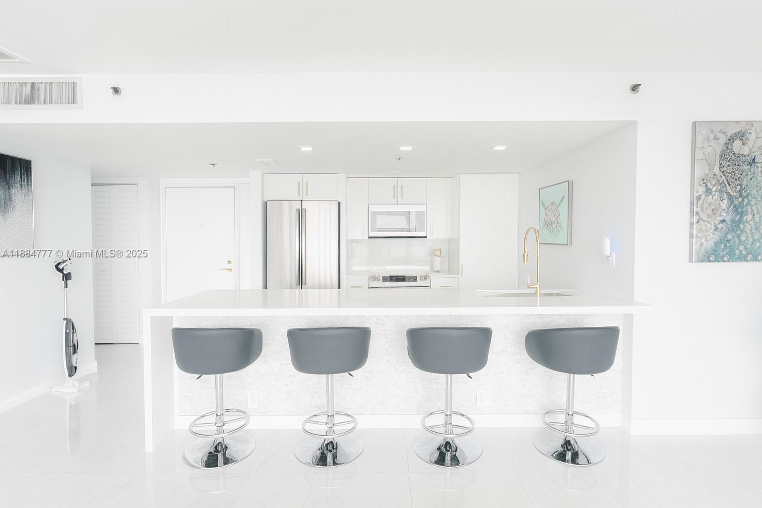 THE GRANDVIEW PALACE COND - Residential Lease