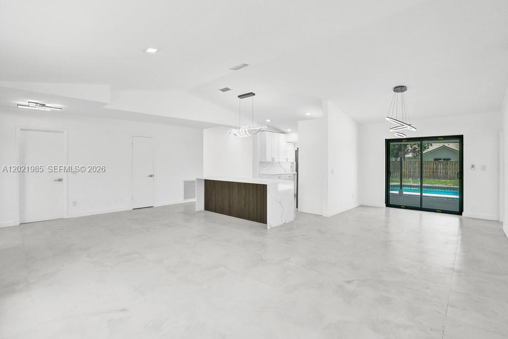 SHADOW WOOD - Residential