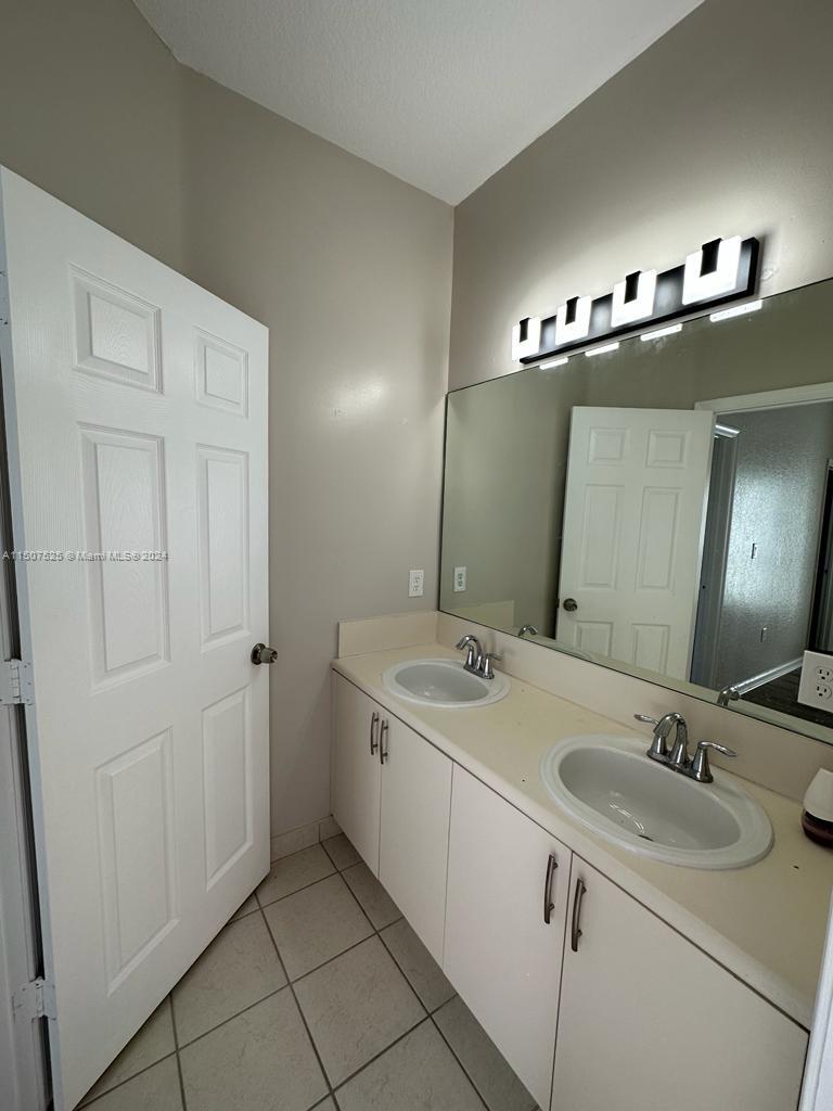 PORTOFINO BAY - Residential Lease