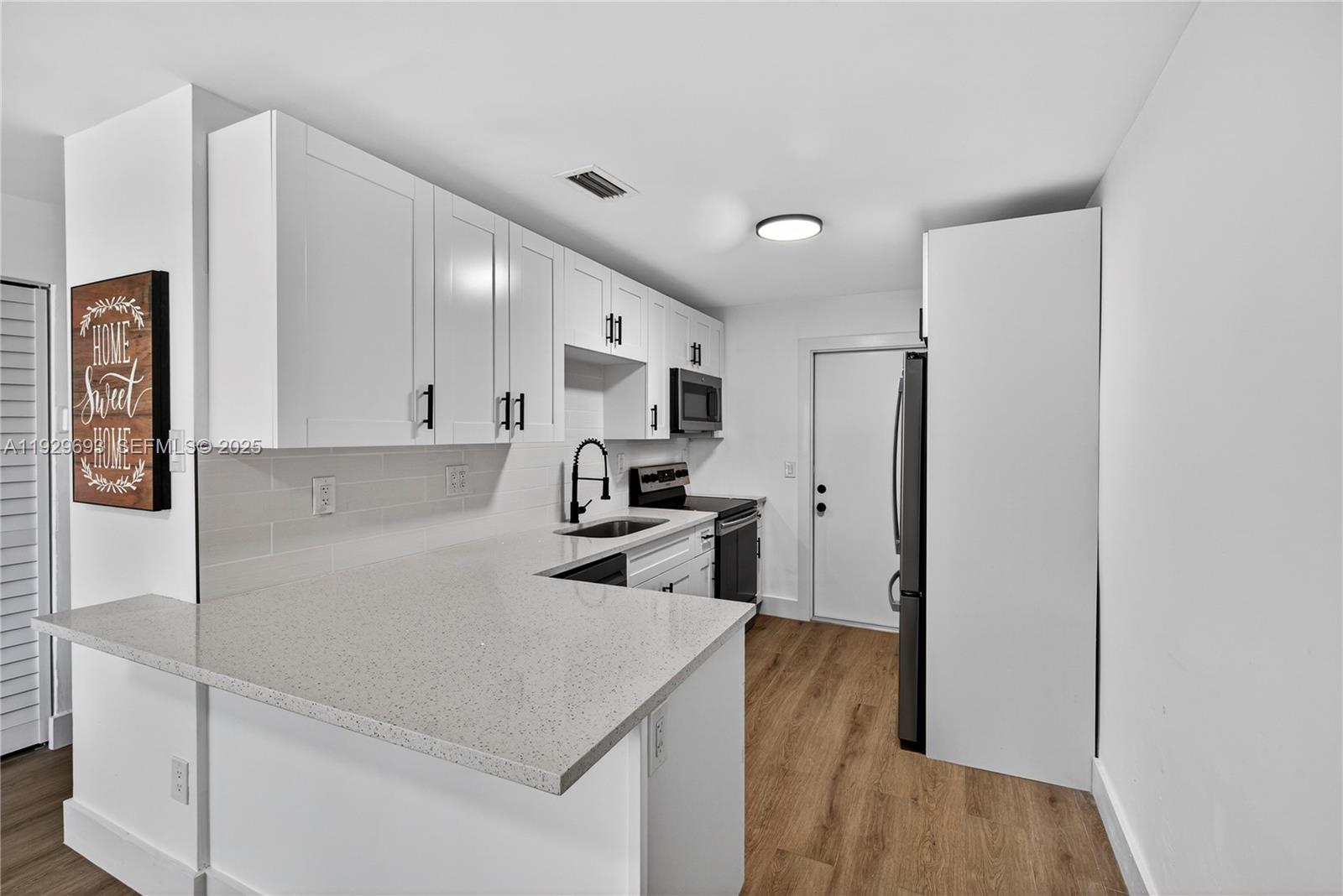 COLLIER MANOR 2ND ADD - Residential Lease