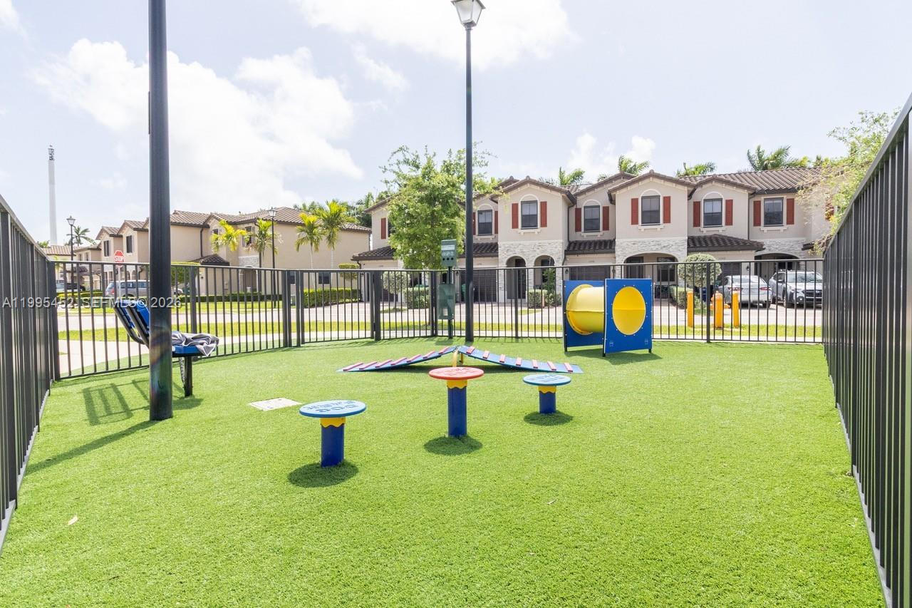 COCO PALM VILLAS - Residential