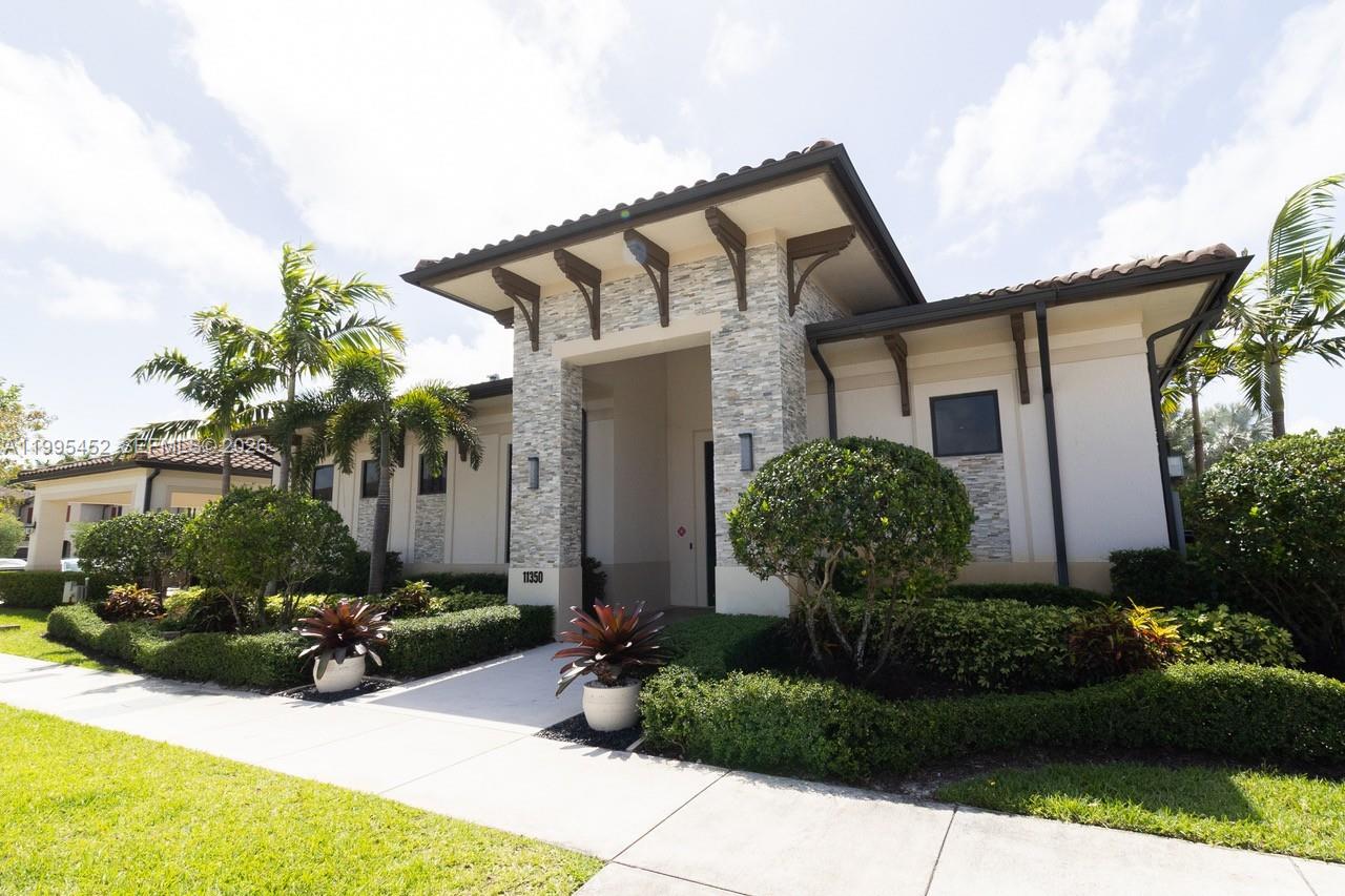 COCO PALM VILLAS - Residential