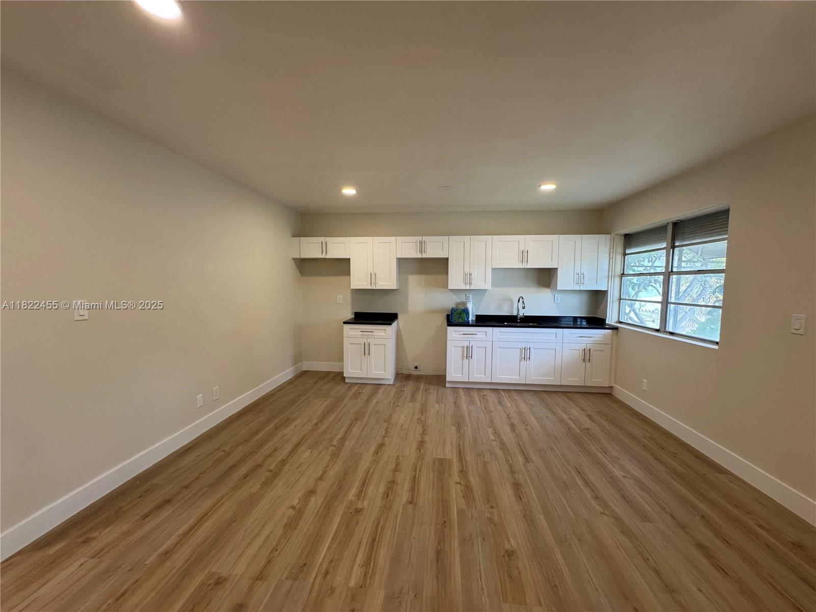 HOLLYWOOD - Residential Lease