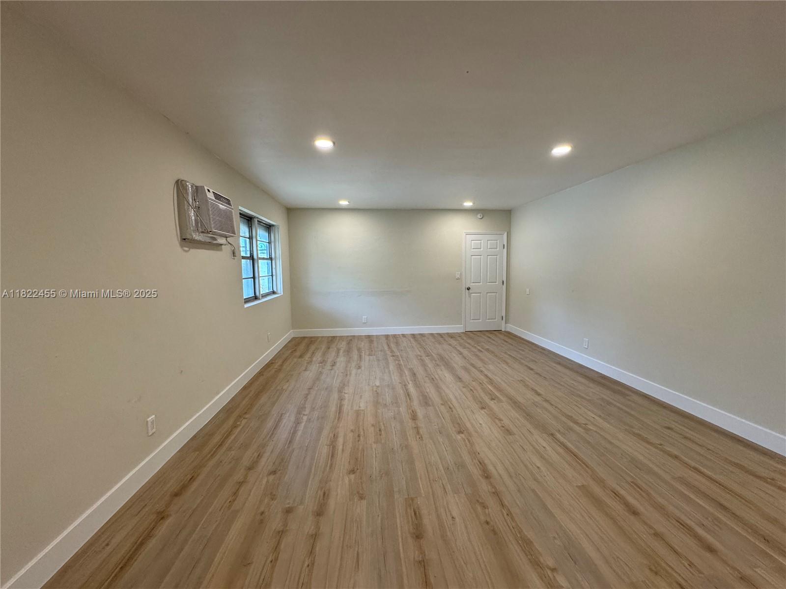 HOLLYWOOD - Residential Lease