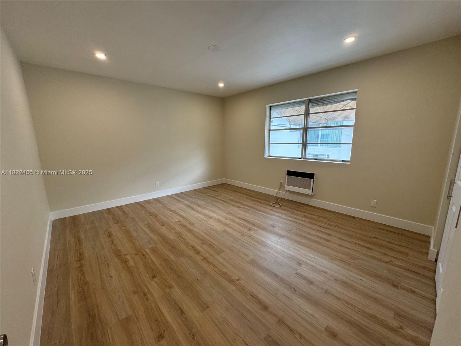 HOLLYWOOD - Residential Lease