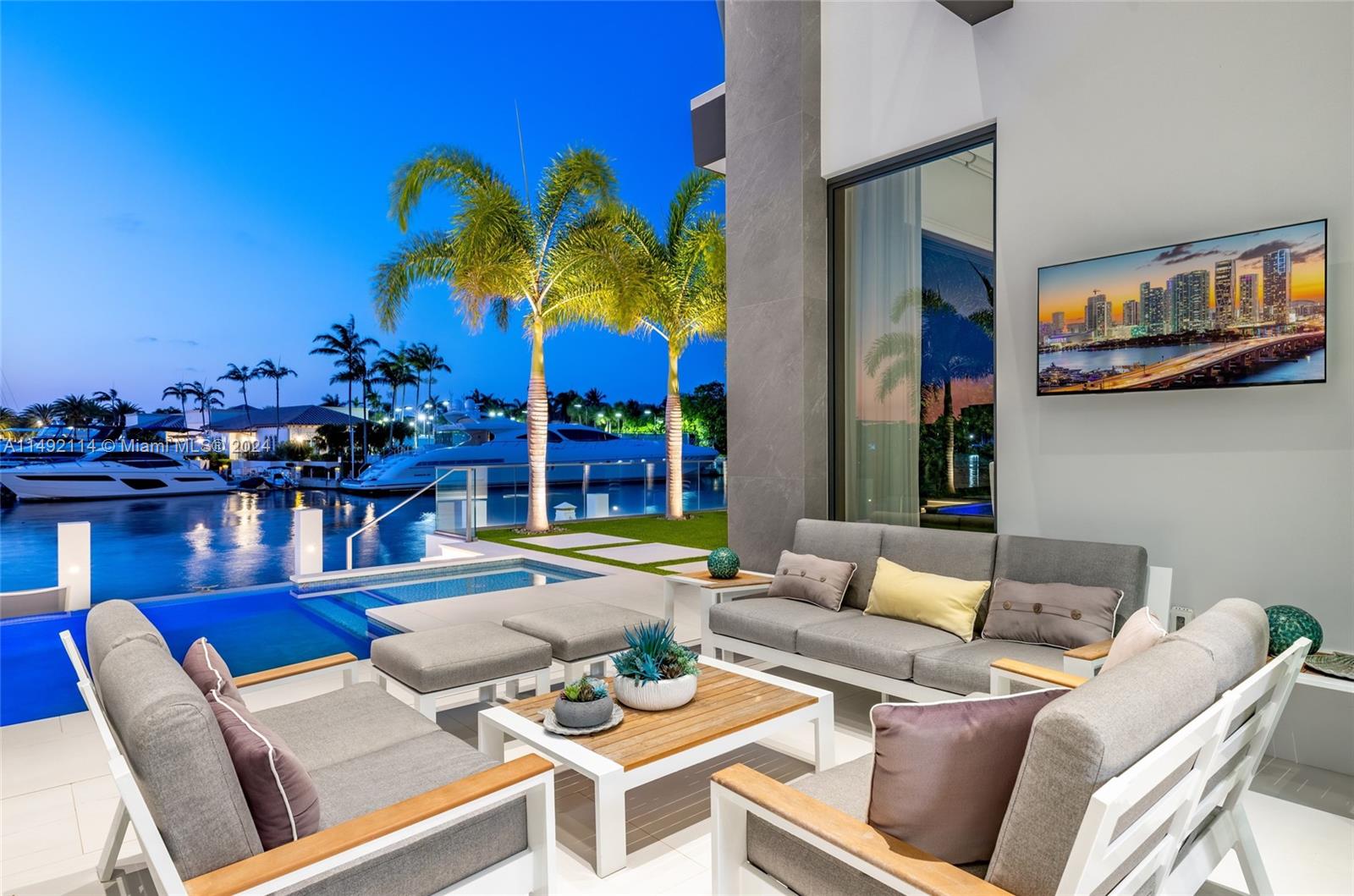 ROYAL PALM YACHT & COUNTRY - Residential