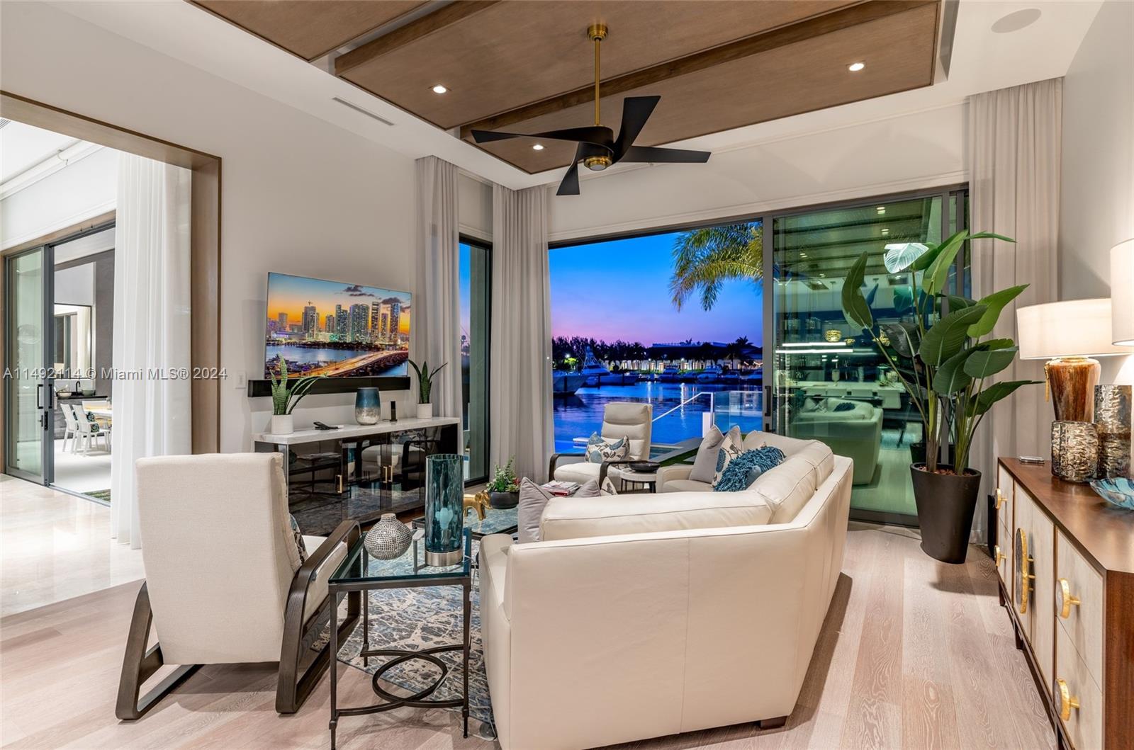 ROYAL PALM YACHT & COUNTRY - Residential