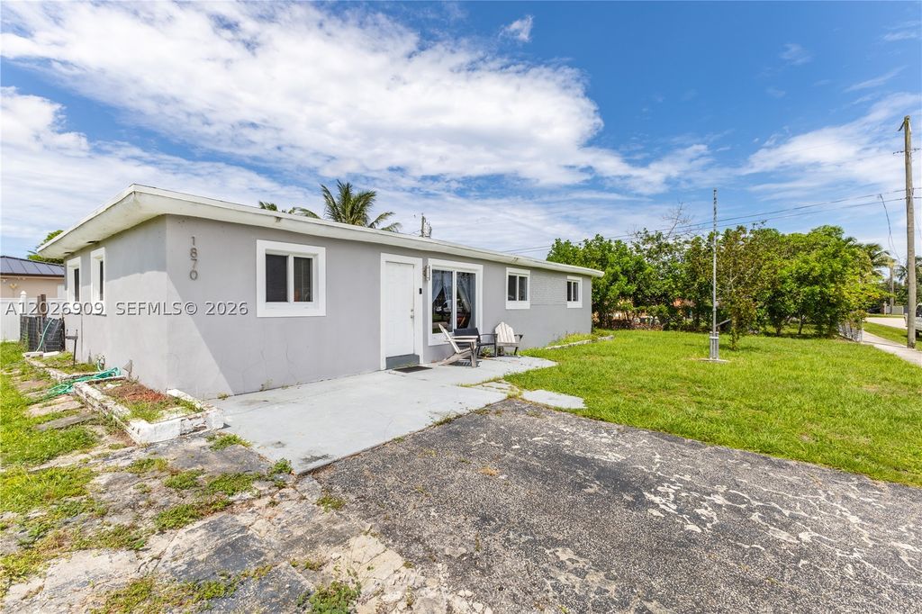Photo of 1870 SW 42nd Ter #0, Fort Lauderdale, FL 33317 (MLS # A12026909)